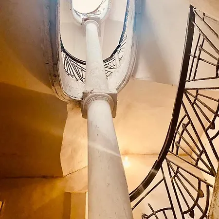 Lvapart єко краківська 1 кім центр не далеко від ж д вокзалу звітні документи Lviv